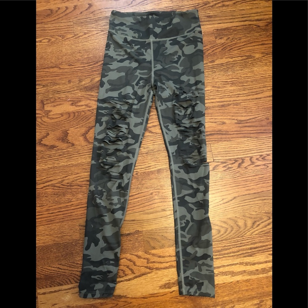 White Birch Distressed Camo Leggings Small